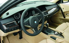 BMW 5-Series Touring - 2004