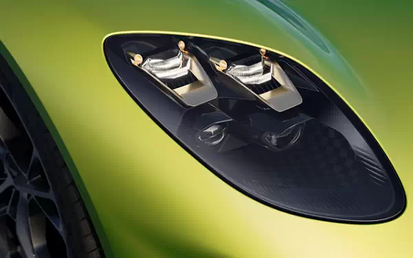   Aston Martin Valhalla - 2025