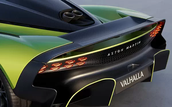   Aston Martin Valhalla - 2025