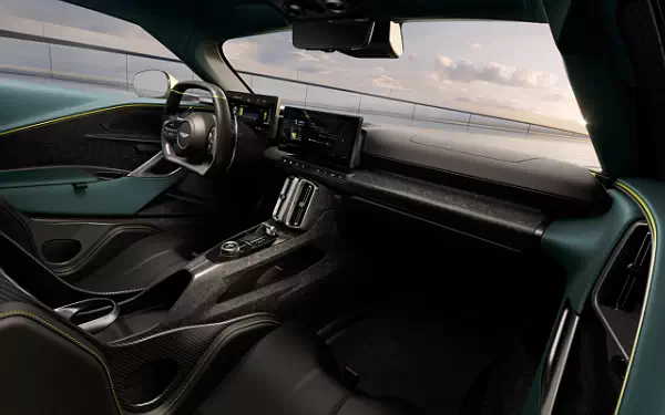   Aston Martin Valhalla - 2025