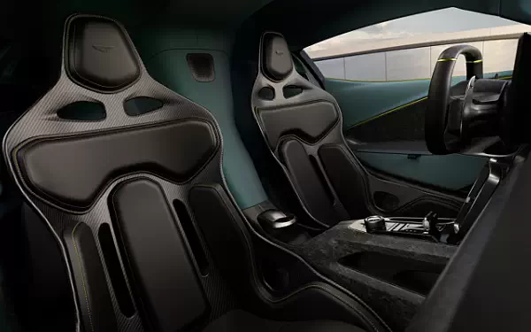   Aston Martin Valhalla - 2025