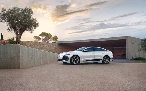   Audi A6 Sportback e-tron US-spec - 2025