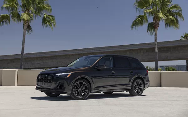   Audi Q7 55 TFSI quattro (Tamarind Brown Metallic) US-spec - 2025