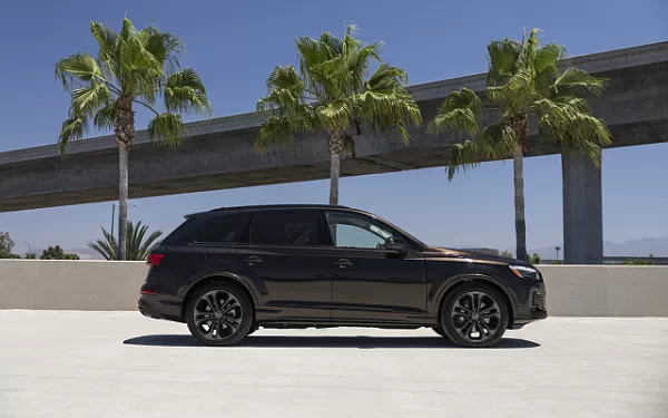   Audi Q7 55 TFSI quattro (Tamarind Brown Metallic) US-spec - 2025