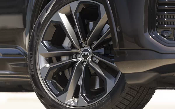   Audi Q7 55 TFSI quattro (Tamarind Brown Metallic) US-spec - 2025
