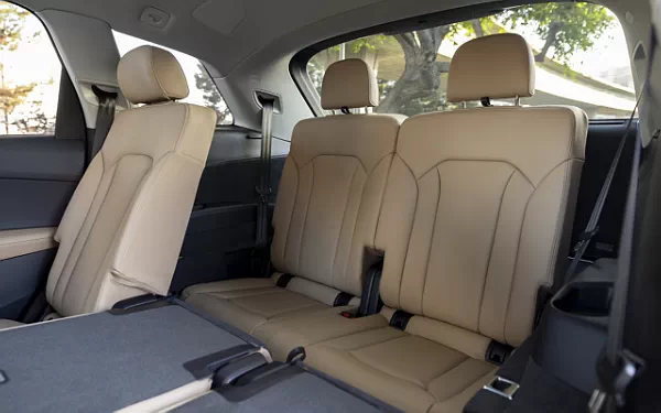   Audi Q7 55 TFSI quattro (Tamarind Brown Metallic) US-spec - 2025