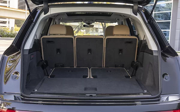   Audi Q7 55 TFSI quattro (Tamarind Brown Metallic) US-spec - 2025