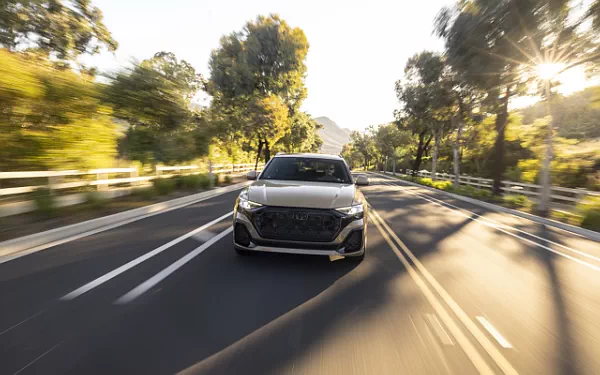   Audi Q8 55 TFSI quattro S line (Sakhir Gold Metallic) US-spec - 2025