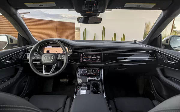   Audi Q8 55 TFSI quattro S line (Sakhir Gold Metallic) US-spec - 2025