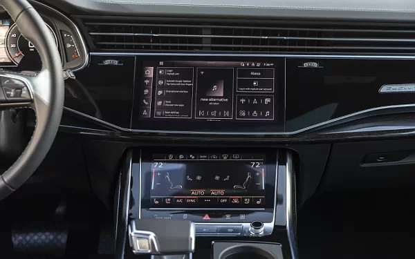   Audi Q8 55 TFSI quattro S line (Sakhir Gold Metallic) US-spec - 2025