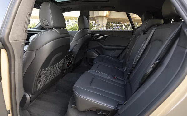   Audi Q8 55 TFSI quattro S line (Sakhir Gold Metallic) US-spec - 2025