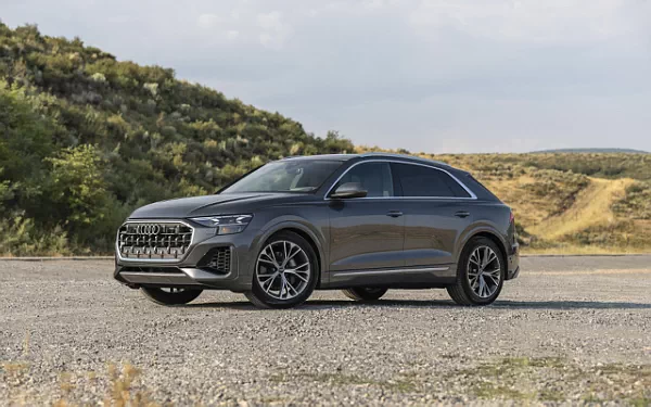   Audi Q8 55 TFSI quattro (Samurai Grey Metallic) US-spec - 2025