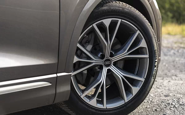   Audi Q8 55 TFSI quattro (Samurai Grey Metallic) US-spec - 2025