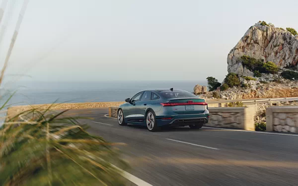   Audi S6 Sportback e-tron US-spec - 2025