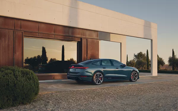   Audi S6 Sportback e-tron US-spec - 2025