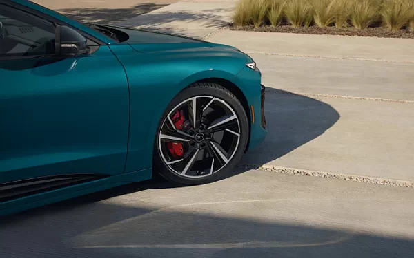   Audi S6 Sportback e-tron US-spec - 2025