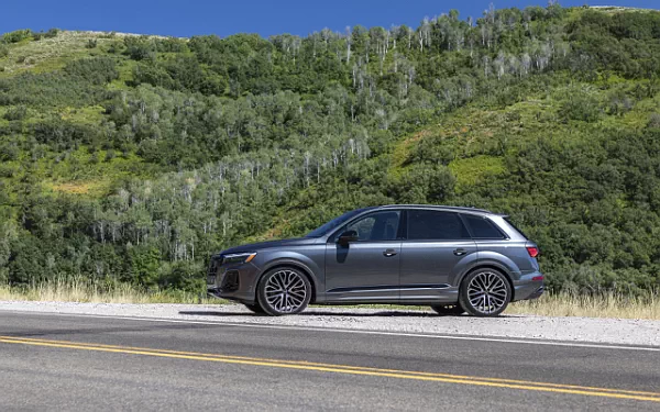   Audi SQ7 TFSI Black Optic Package (Daytona Grey) US-spec - 2025