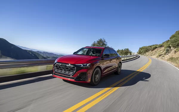   Audi SQ8 TFSI quattro (Chili Red Metallic) US-spec - 2025