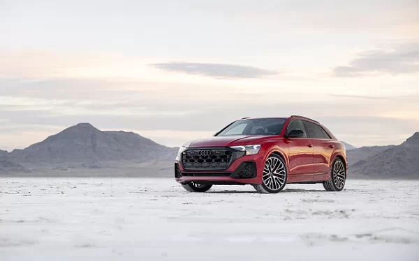   Audi SQ8 TFSI quattro (Chili Red Metallic) US-spec - 2025