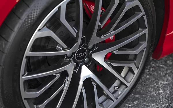   Audi SQ8 TFSI quattro (Chili Red Metallic) US-spec - 2025