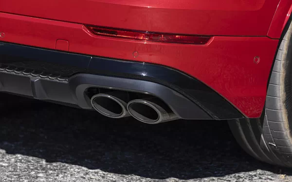   Audi SQ8 TFSI quattro (Chili Red Metallic) US-spec - 2025