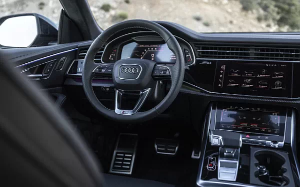   Audi SQ8 TFSI quattro (Chili Red Metallic) US-spec - 2025