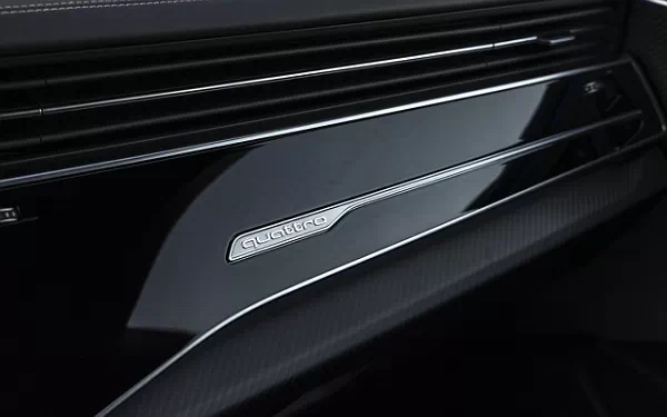   Audi SQ8 TFSI quattro (Chili Red Metallic) US-spec - 2025