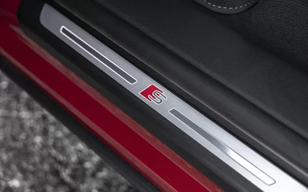   Audi SQ8 TFSI quattro (Chili Red Metallic) US-spec - 2025