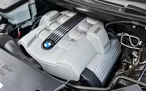   BMW X5 4.8is US-spec - 2004