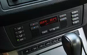   BMW X5 4.8is US-spec - 2004