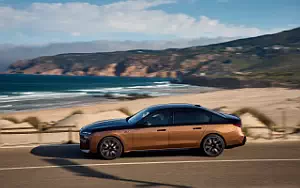   BMW i7 M70 xDrive (Two Tone Liquid Copper Sapphire Black) - 2023