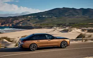   BMW i7 M70 xDrive (Two Tone Liquid Copper Sapphire Black) - 2023