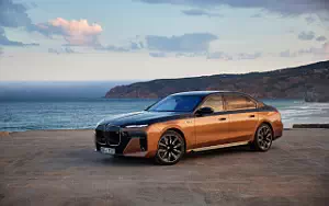   BMW i7 M70 xDrive (Two Tone Liquid Copper Sapphire Black) - 2023