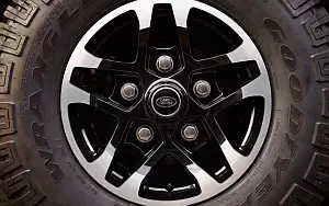   Land Rover Defender 110 Adventure - 2015