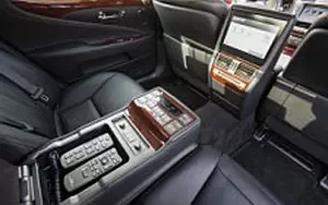   Lexus LS 600h L CA-spec - 2010