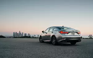   Lexus ES 350 US-spec - 2015