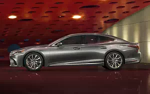   Lexus LS 500 US-spec - 2017