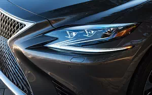   Lexus LS 500 US-spec - 2017