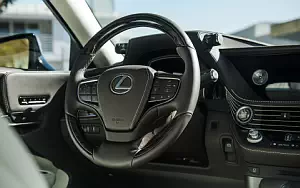   Lexus LS 500 US-spec - 2017