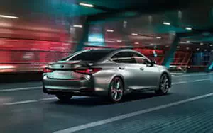   Lexus ES 300h F SPORT - 2018