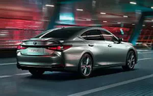   Lexus ES 300h F SPORT - 2018