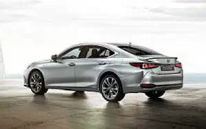   Lexus ES 300h F SPORT - 2018