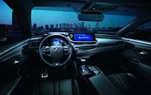   Lexus ES 300h F SPORT - 2018