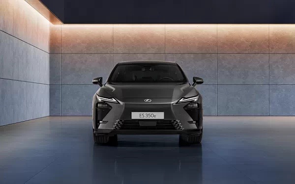   Lexus ES 350e - 2025