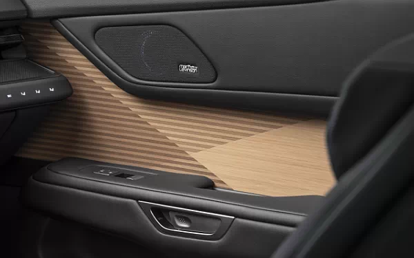   Lexus ES 350e - 2025