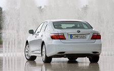   Lexus LS600h - 2007