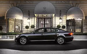   Lexus LS460L AWD - 2012