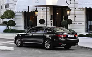   Lexus LS460L AWD - 2012