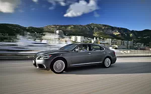   Lexus LS600h L - 2012