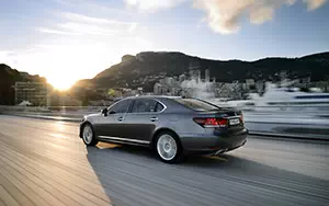   Lexus LS600h L - 2012